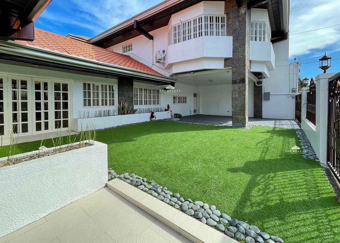 Well-maintained 5BR House and Lot for Sale in BF Homes, Las Piñas City photo 1