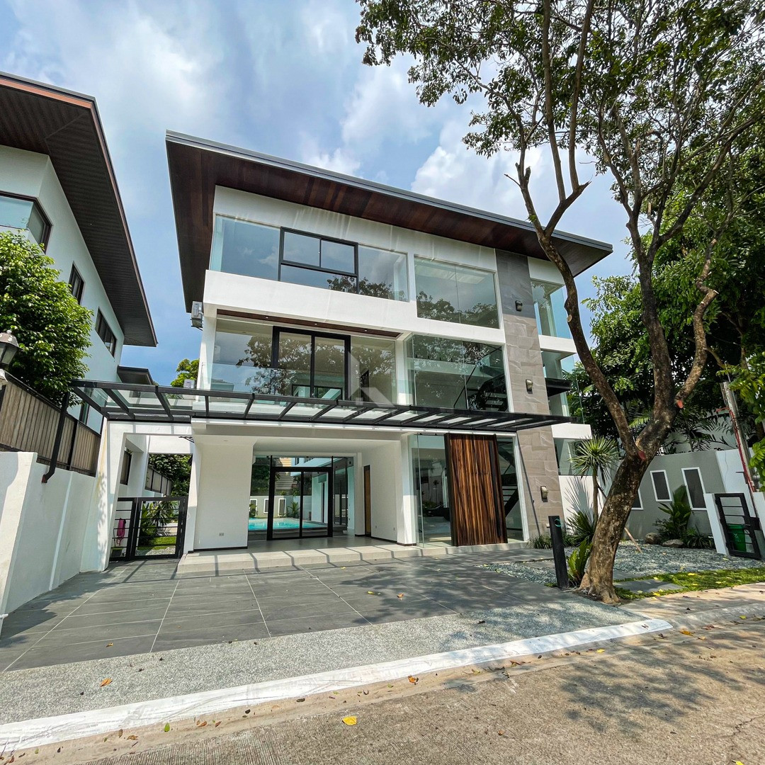 Impressive Brand New 2-Storey House and Lot For Sale in Hillsborough Alabang photo 1