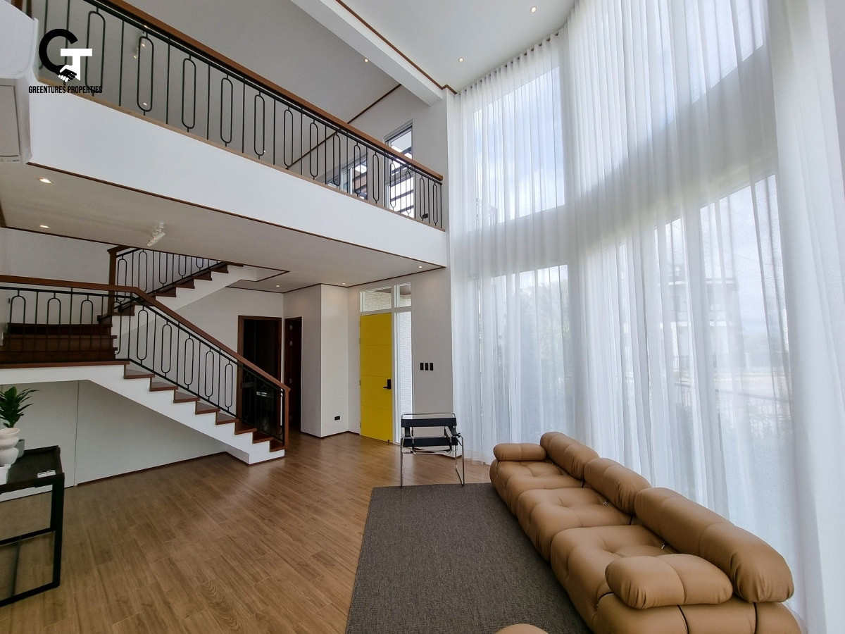 Brand New High Ceiling Miami Modern Theme House and Lot photo 3