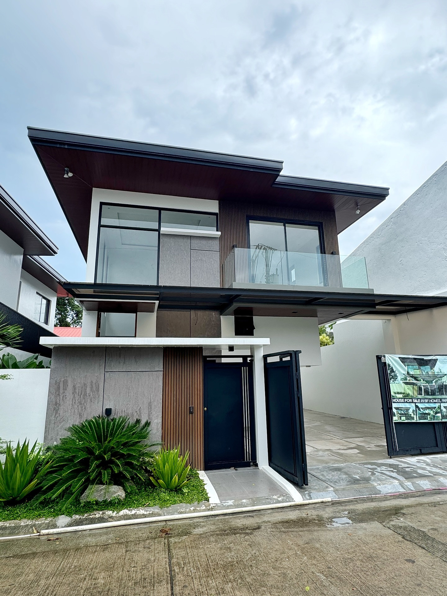 Brand New Modern House for Sale photo 1