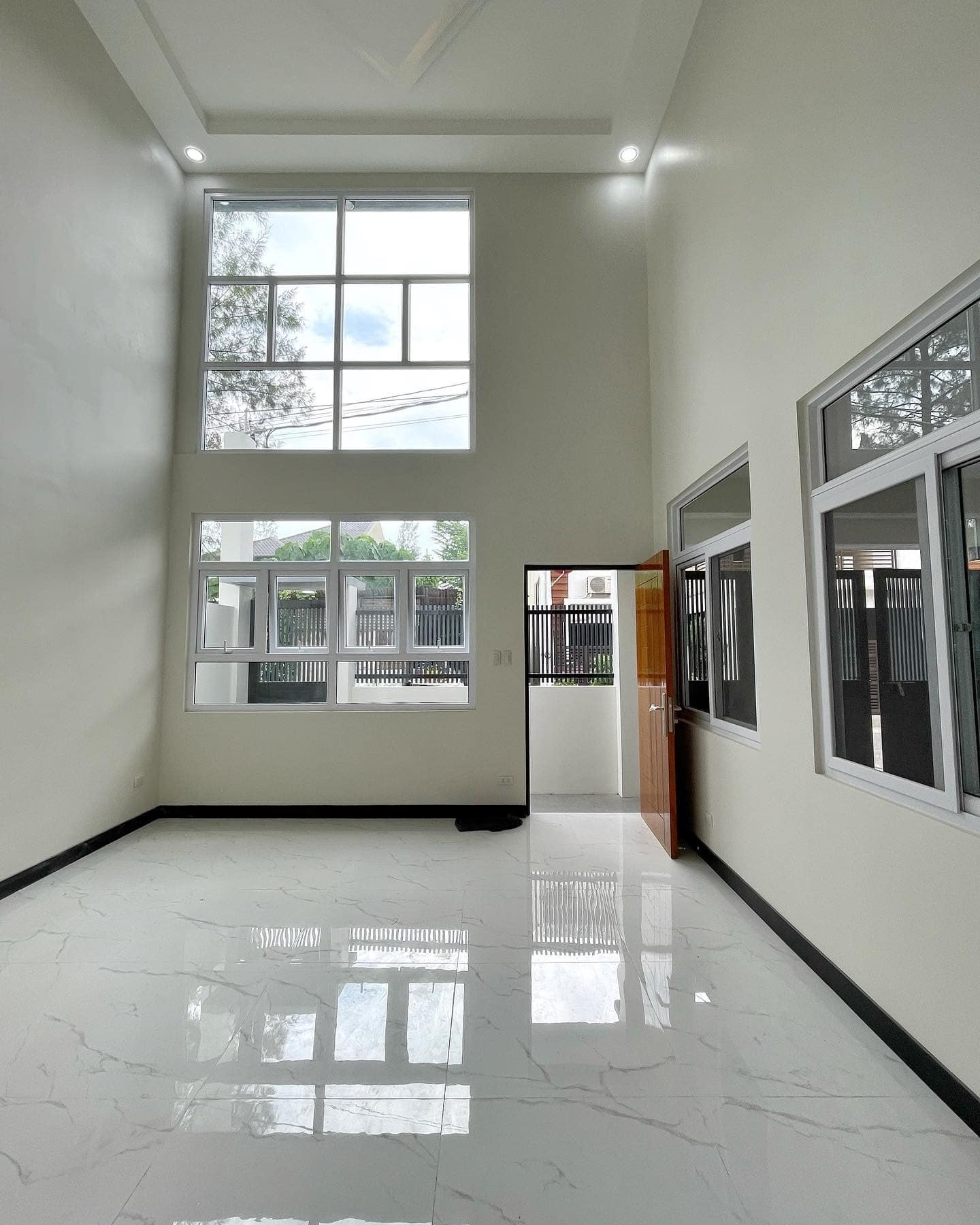 Beautiful Brand New 3-Storey House for Sale in Greenwoods Executive Village photo 2