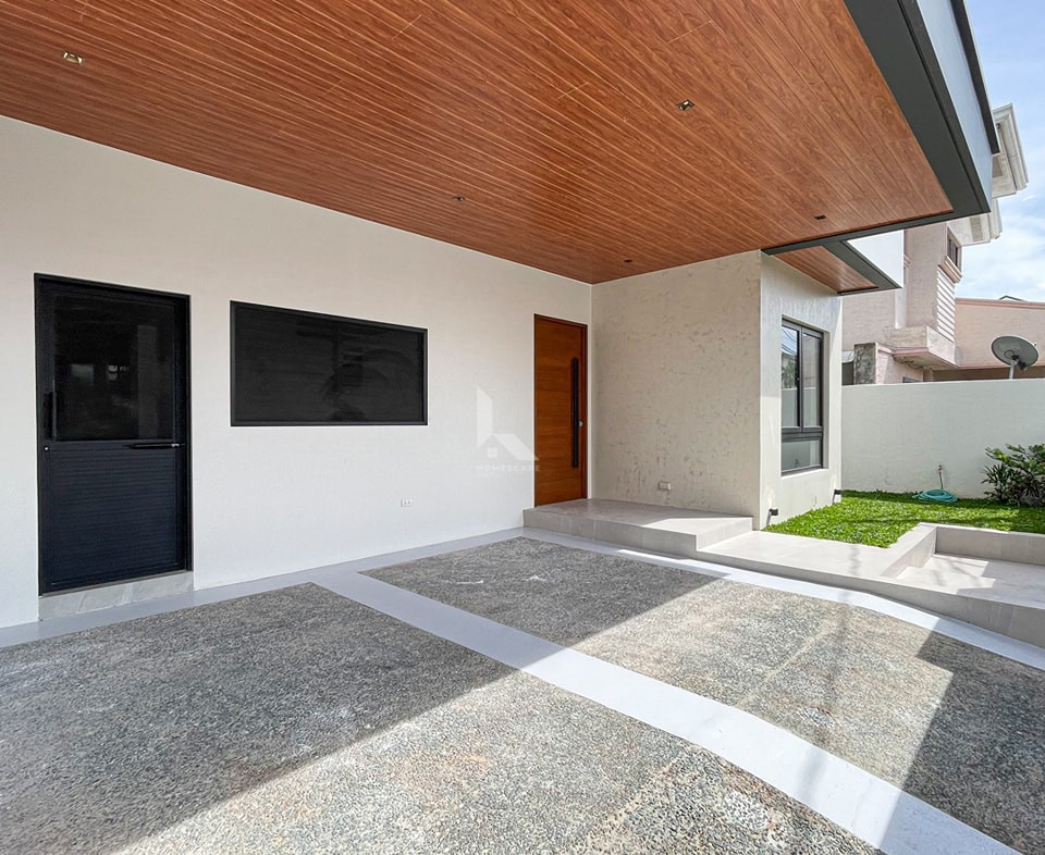 Impeccable Modern Asian House and Lot For Sale in BF Homes photo 2