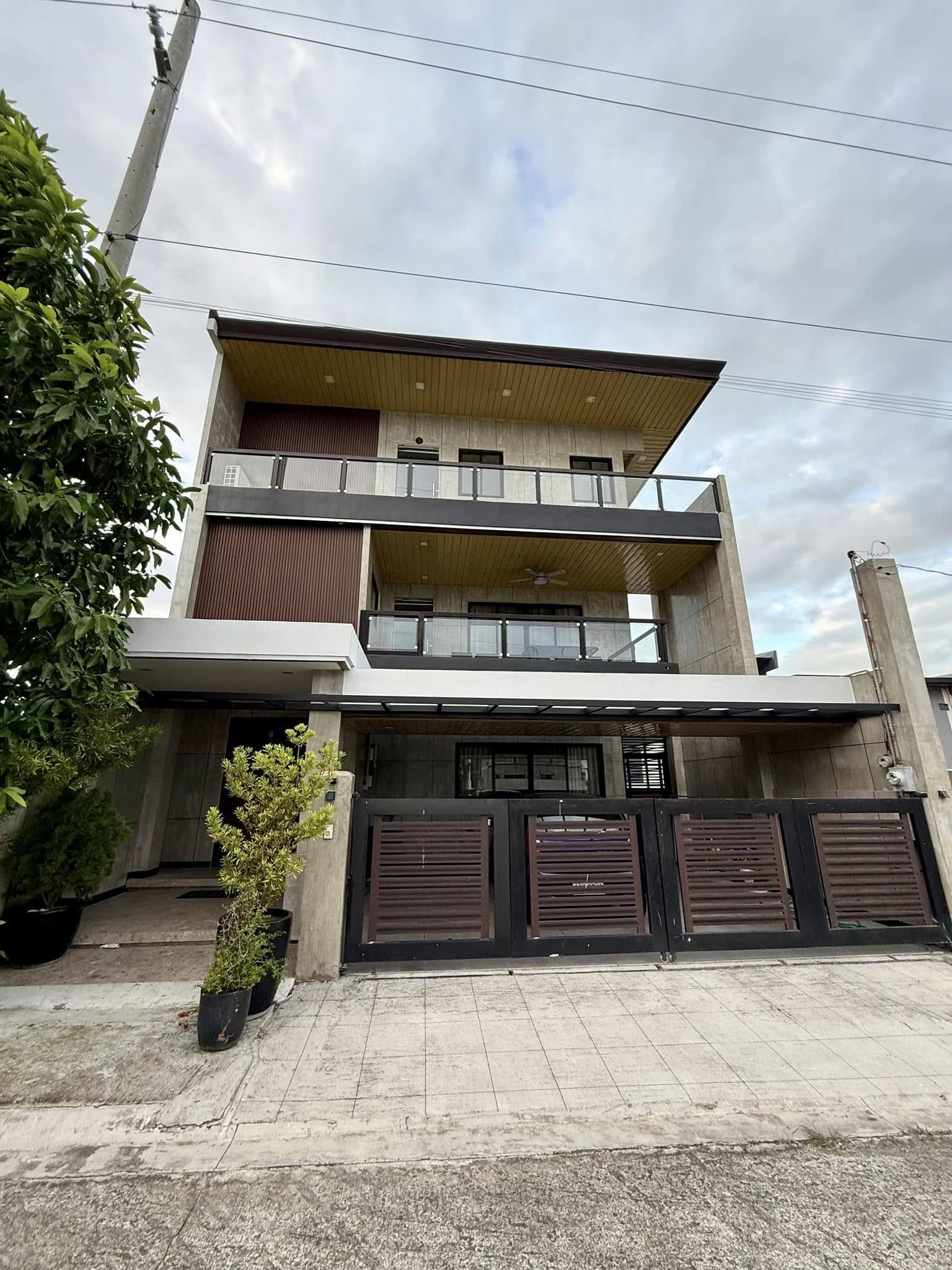 A Stylish 3 Storey House and Lot for Sale in The Sonoma photo 1