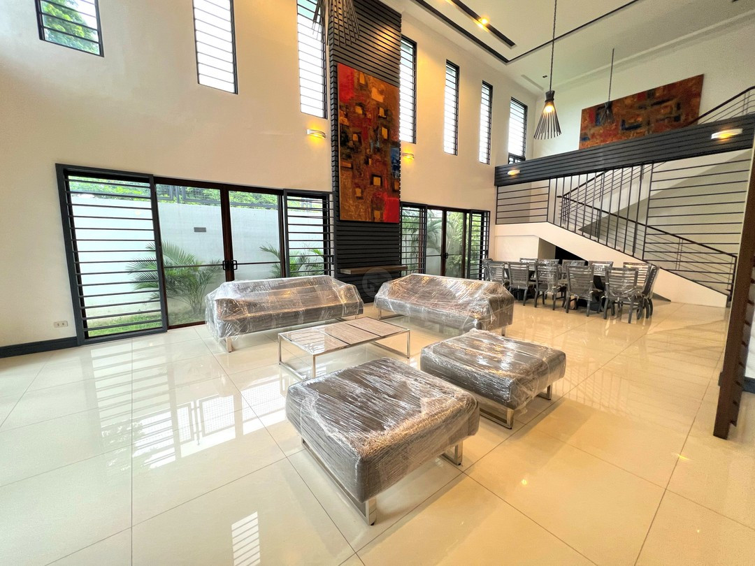 A Beautiful Spacious House and Lot for Sale in Multinational Village, Parañaque photo 3