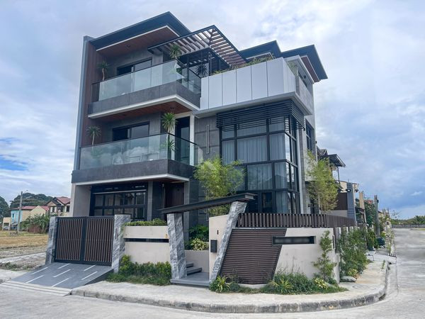 Impressive Modern Tropical Industrial Corner House For Sale in Grand Meadows photo 1