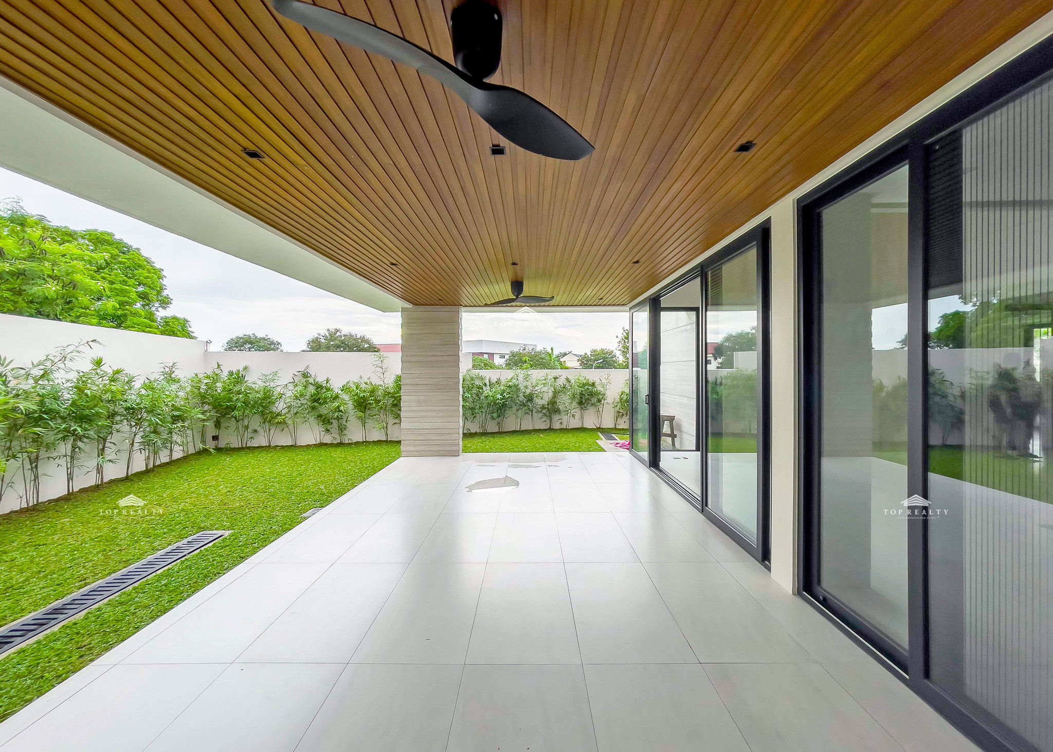Contemporary Smart Home for Sale in Ayala Southvale Primera photo 2