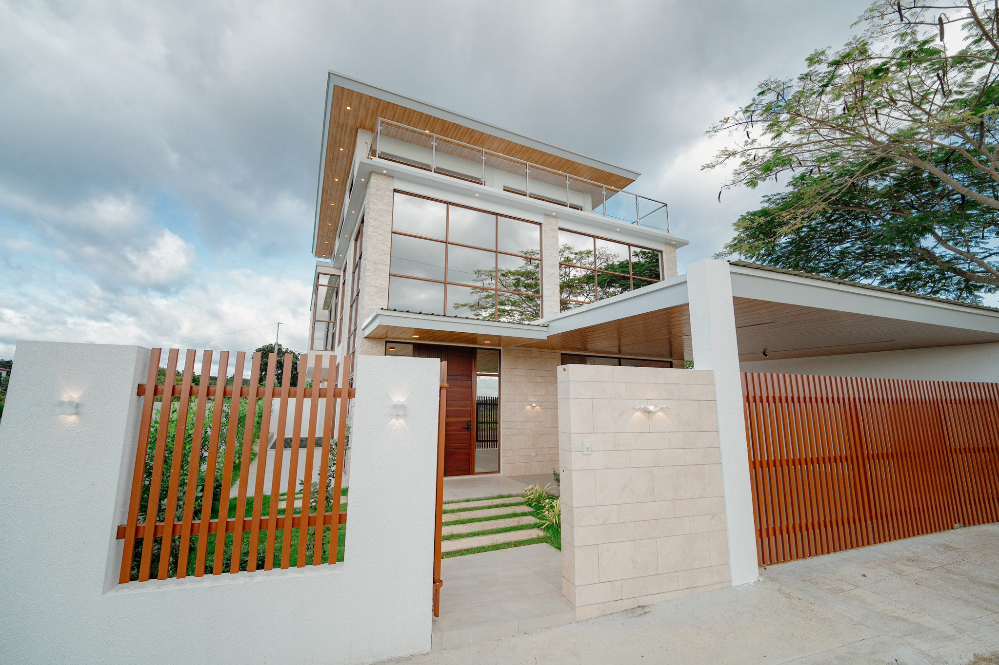 Stunning 5-Bedroom House and Lot for Sale in Eastland Heights, Antipolo, Rizal photo 2