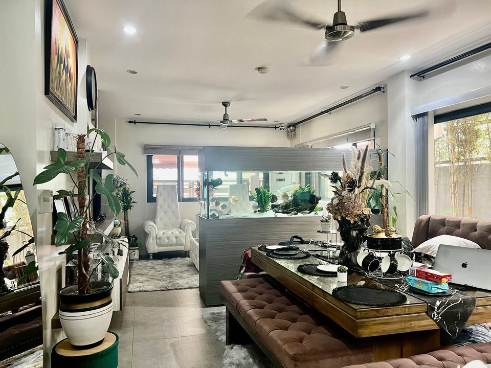 2 STOREY HOUSE AND LOT FOR SALE Neopolitan Fairview photo 2