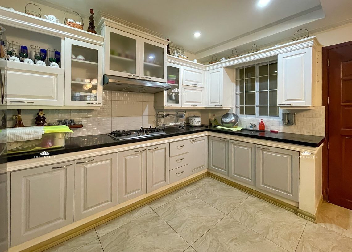 Homey 5BR House and Lot for Sale in El  Paseo De Fortunata photo 3