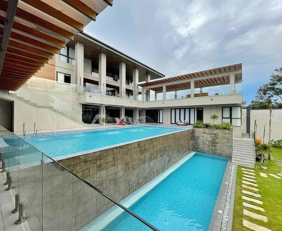 luxury House and lot Overlooking view all over Metro Manila photo 1