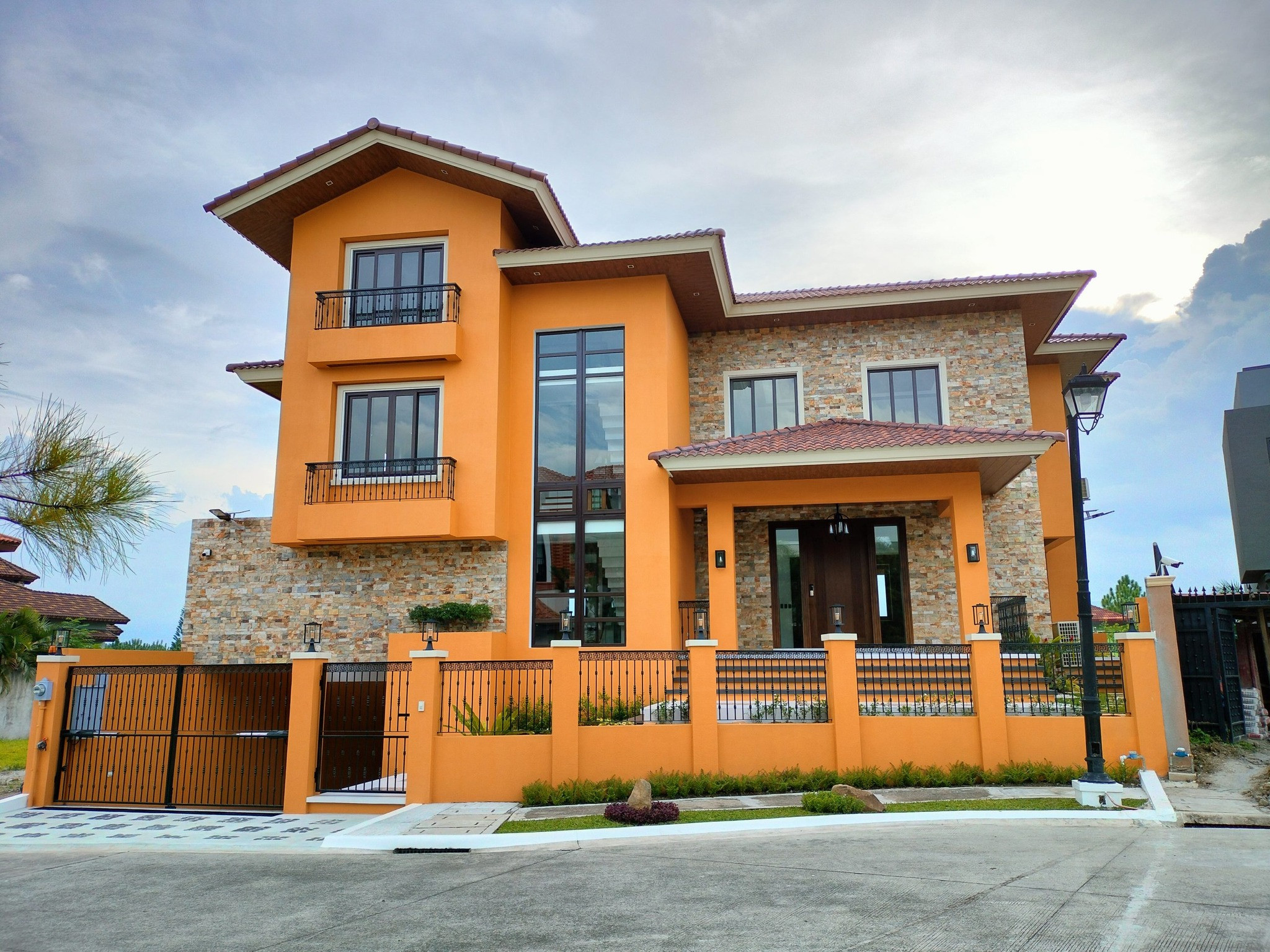 4-Level Brandnew House with Swimming Pool in Portofino Las Pinas photo 1