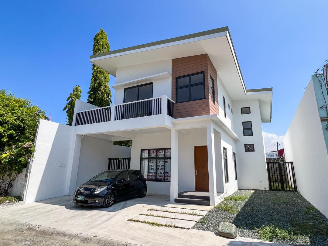 A Splendid 2 Storey House for Sale in Parañaque photo 1