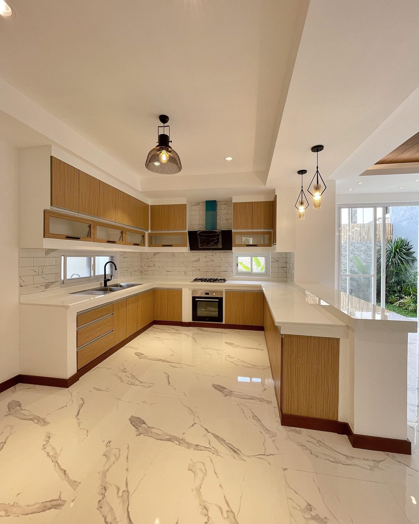 Brand New Modern Sophisticated House photo 3