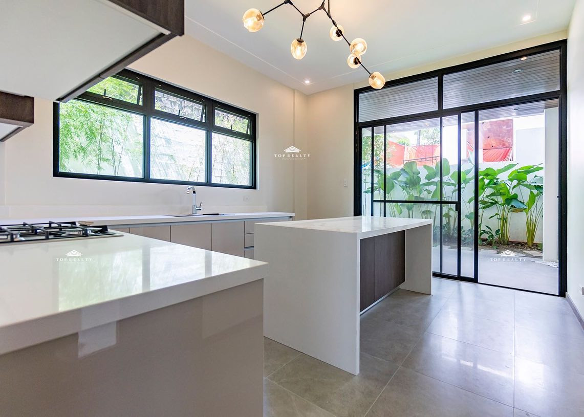 Awe-inspiring Brand New House and Lot for Sale in Alabang Hills photo 3