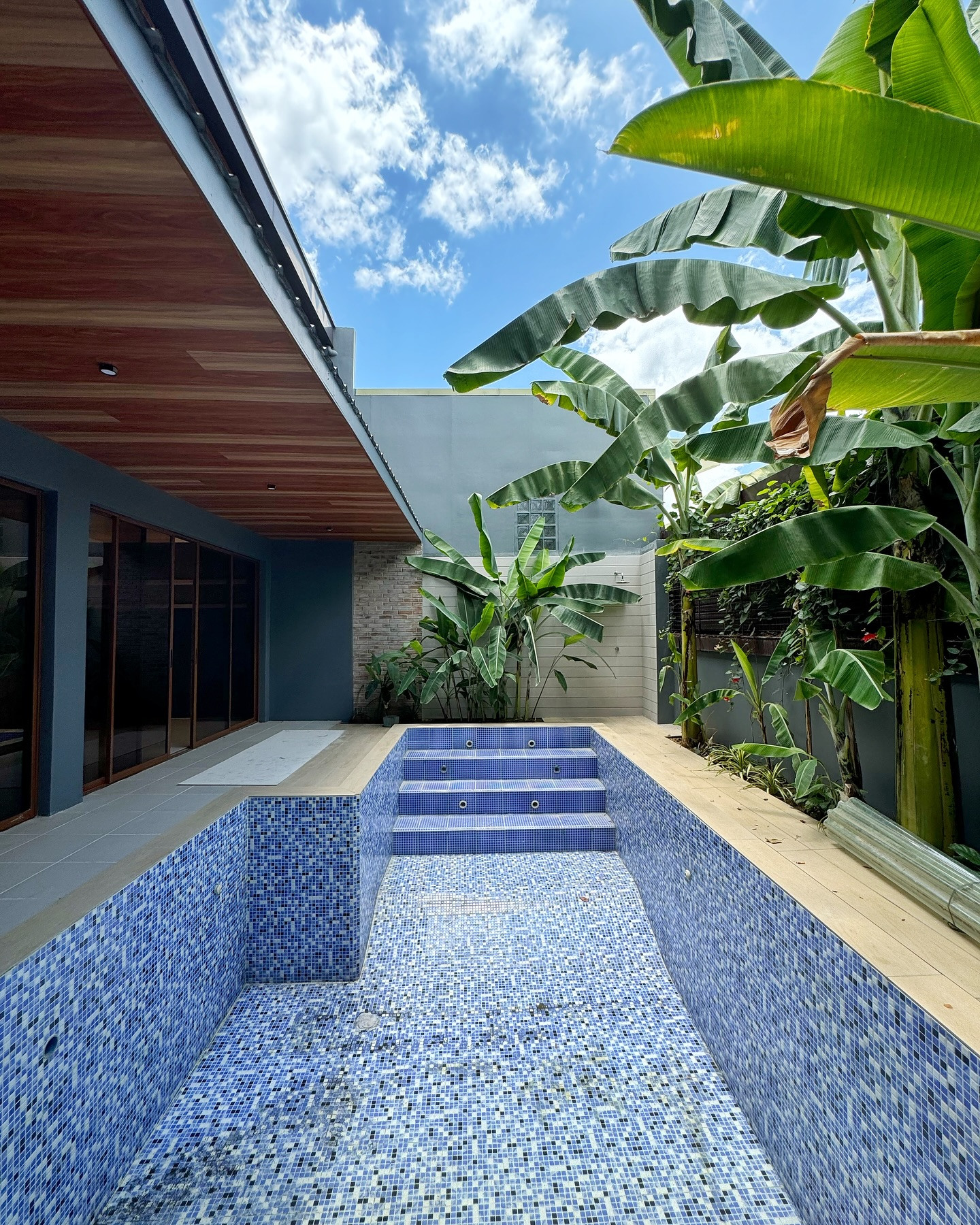 Modern House w/ Swimming Pool for Sale in Rancho Marikina City photo 4