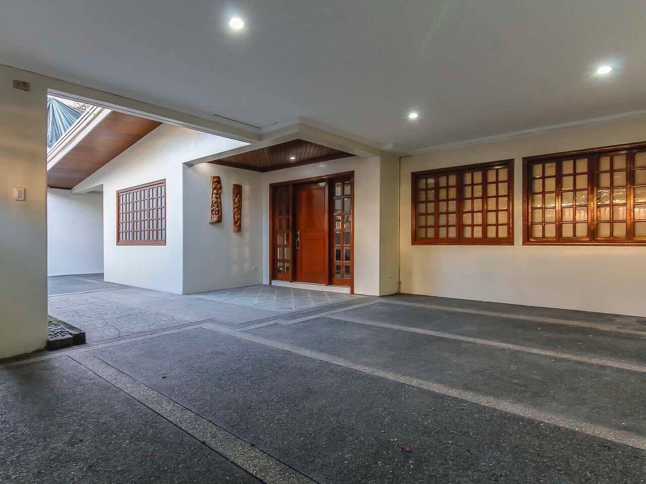 A Gorgeous Manor for Sale in Makati City photo 2