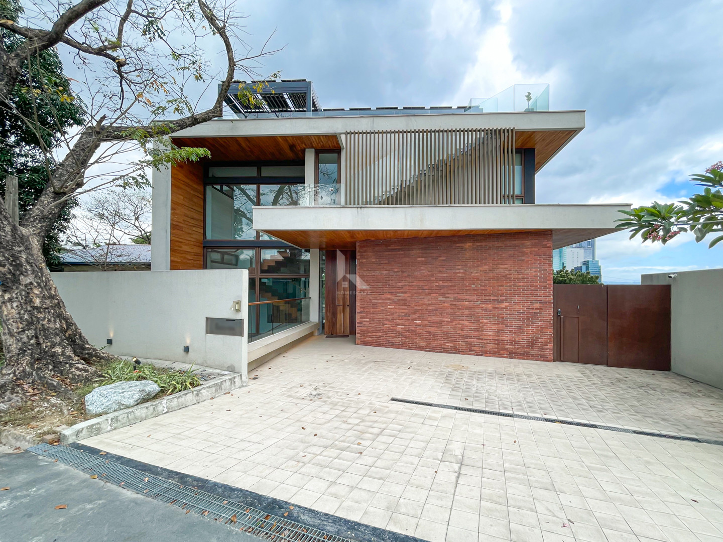 Cozy Modern Contemporary House and Lot For Sale in White Plains photo 1