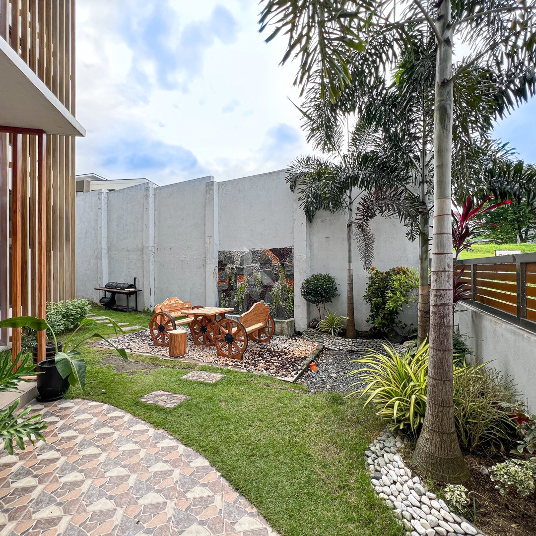 Breathtaking Modern Tropical House and Lot For Sale in Havila Township Taytay photo 2