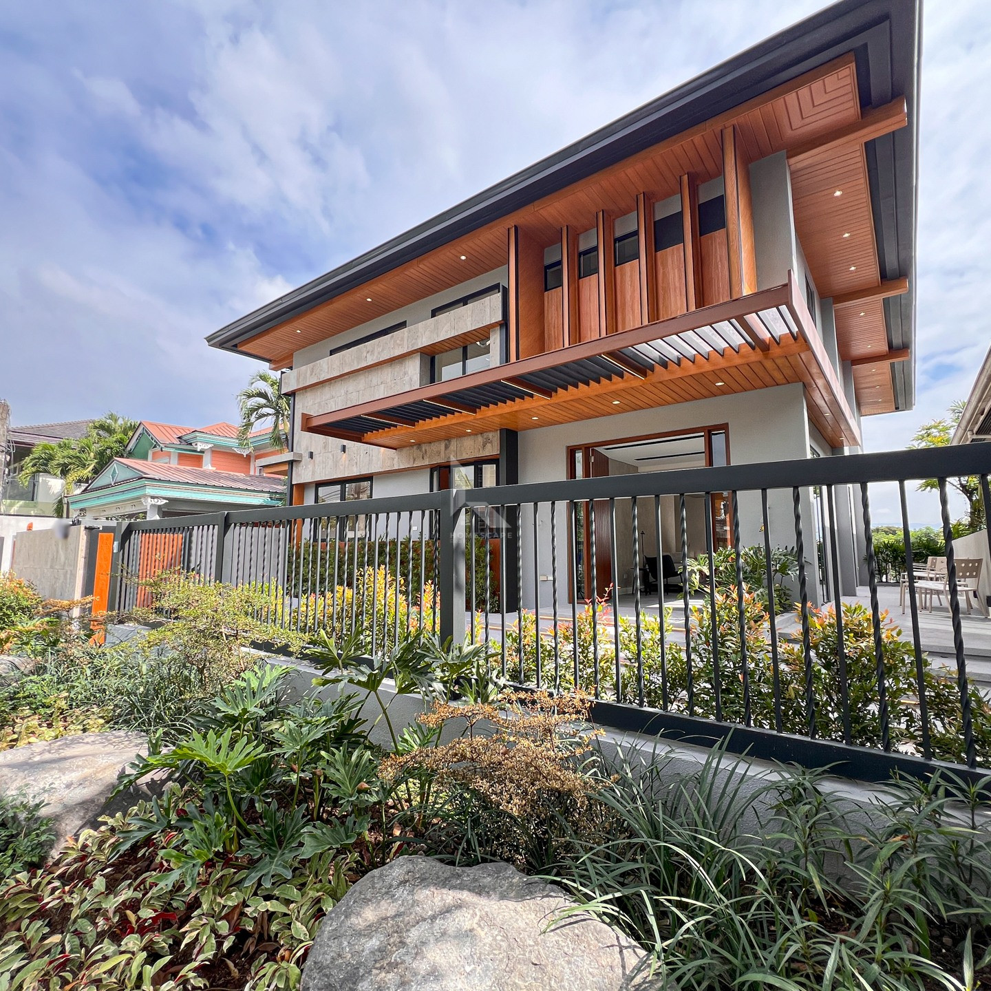 Stunning Brand New Premium House with Infinity Pool For Sale photo 3