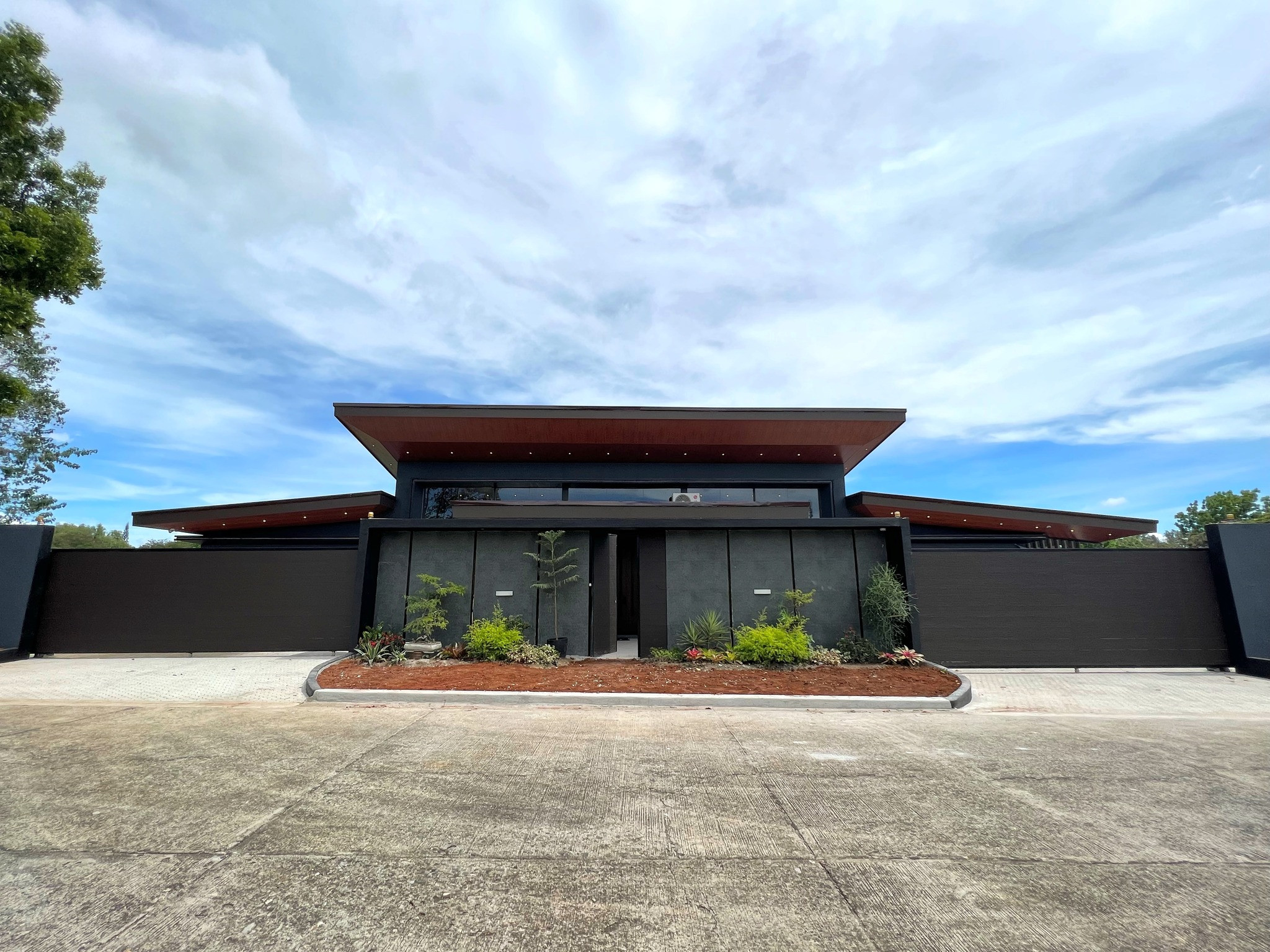 The Black Lair, The Most Impressive Home photo 1