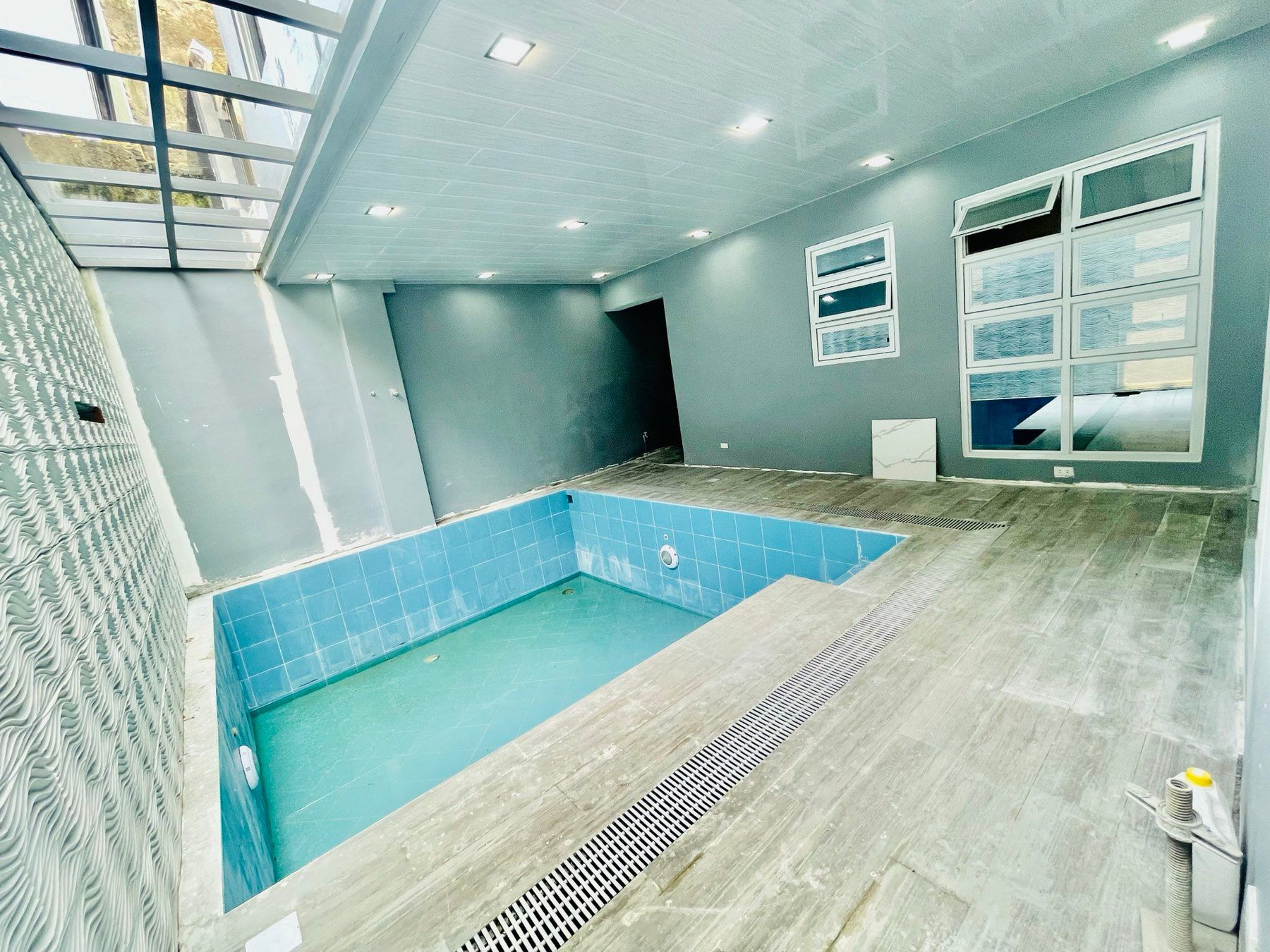 Striking Brand New 3Storey House and Lot photo 2