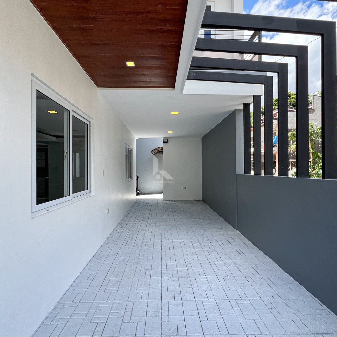 Vast Modern Contemporary Corner House and Lot For Sale photo 2