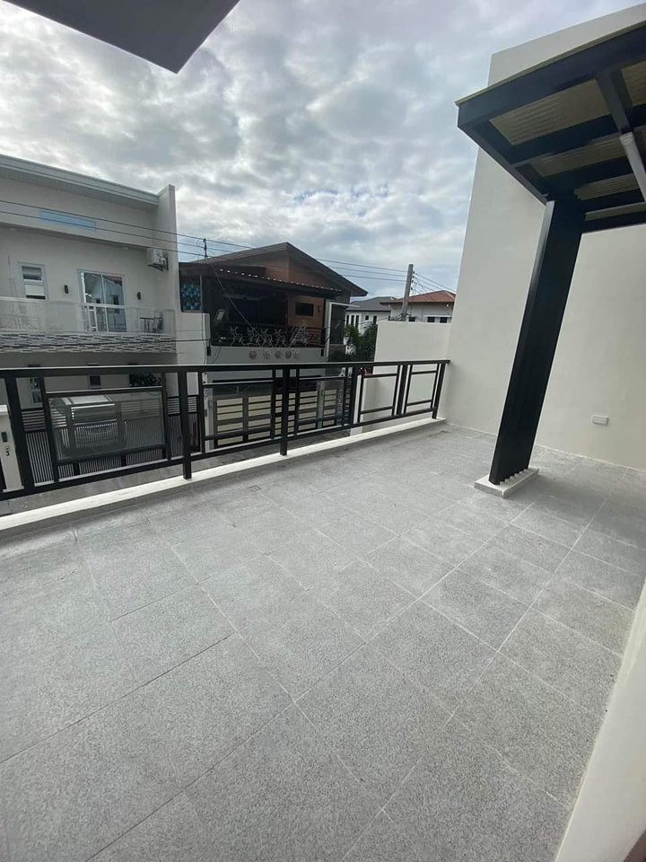 BRAND NEW MODERN TWO STOREY HOUSE FOR SALE NEAR CLARK PAMPANGA photo 3