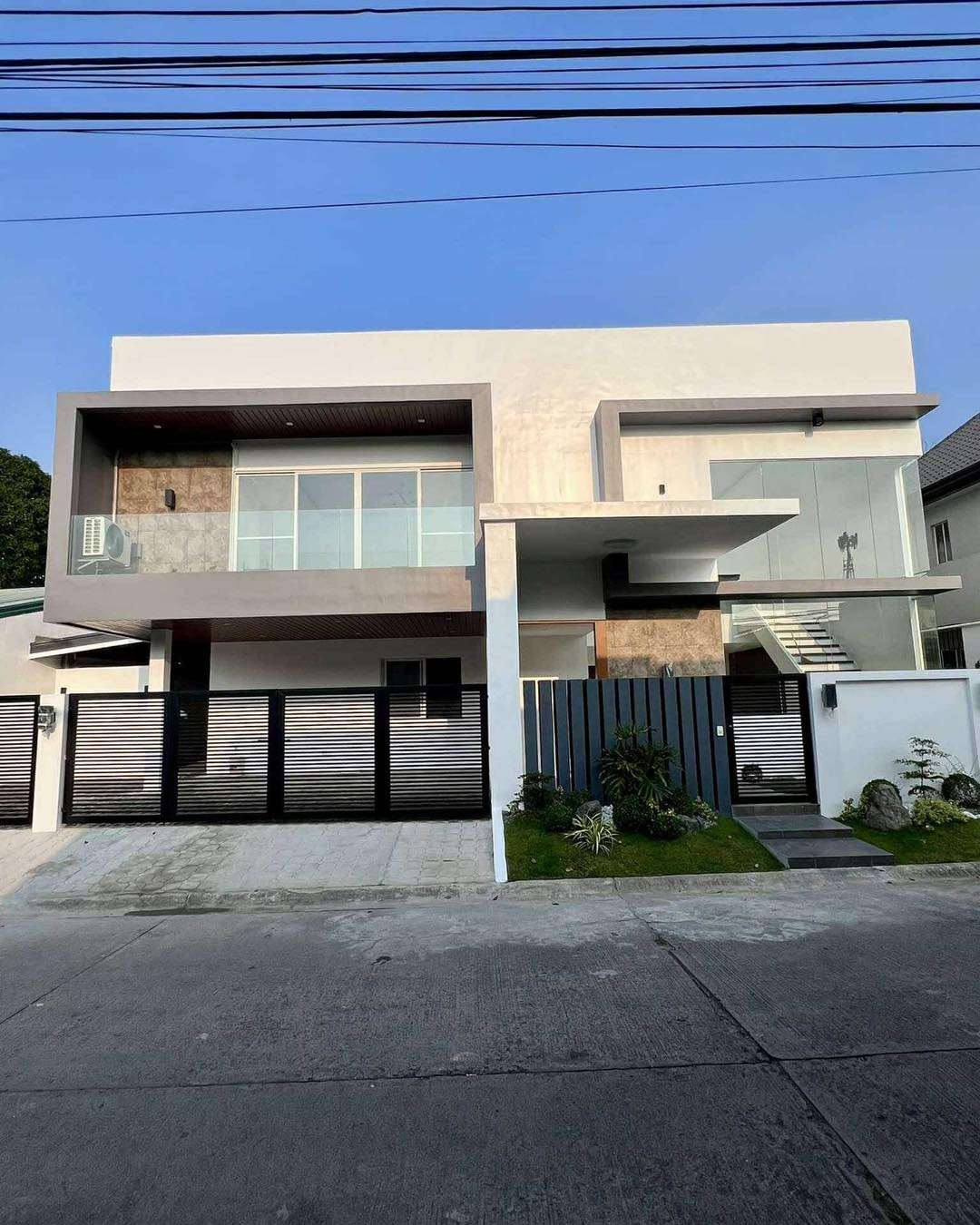 A Striking New 4 Bedroom Modern House and Lot for Sale in BF Homes photo 1