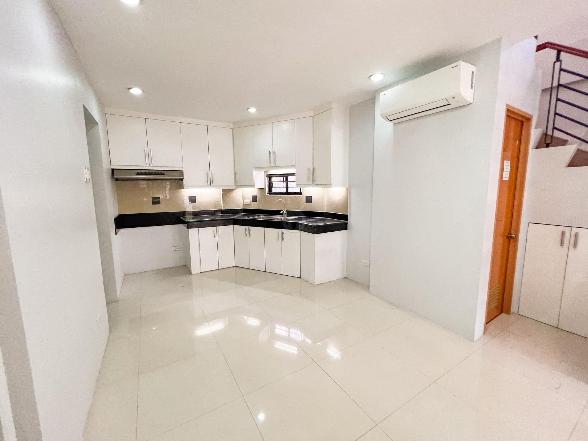 A Splendid 3 Bedroom House and Lot photo 3
