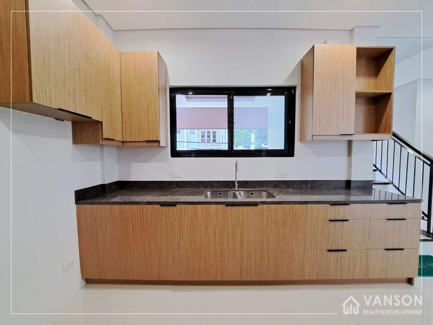 HOUSE AND LOT FOR SALE IN BF HOMES, LAS PIÑAS CITY photo 4