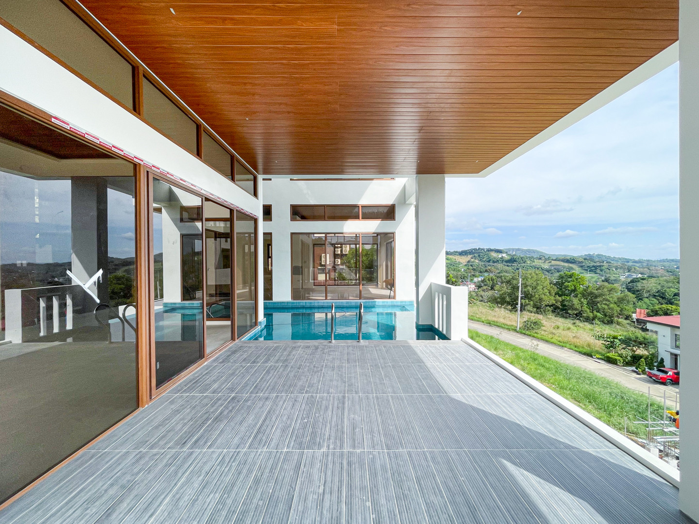 Vast Home with Overlooking Mountain View For Sale photo 2