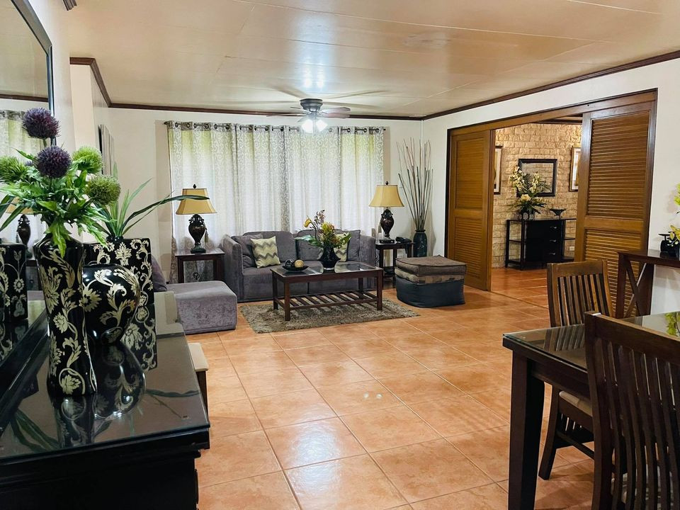 Big Bungalow with Big Lawn and 10 Carpark in Maria Luisa Park Subdivision photo 4