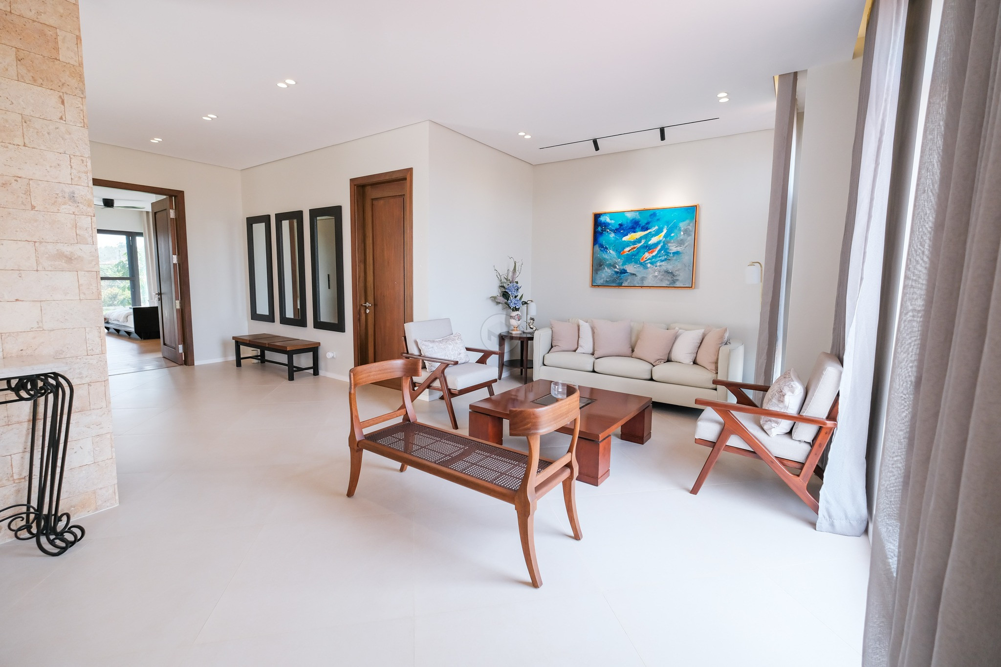 Amazing 5-Bedroom House for Sale in Tagaytay City photo 2
