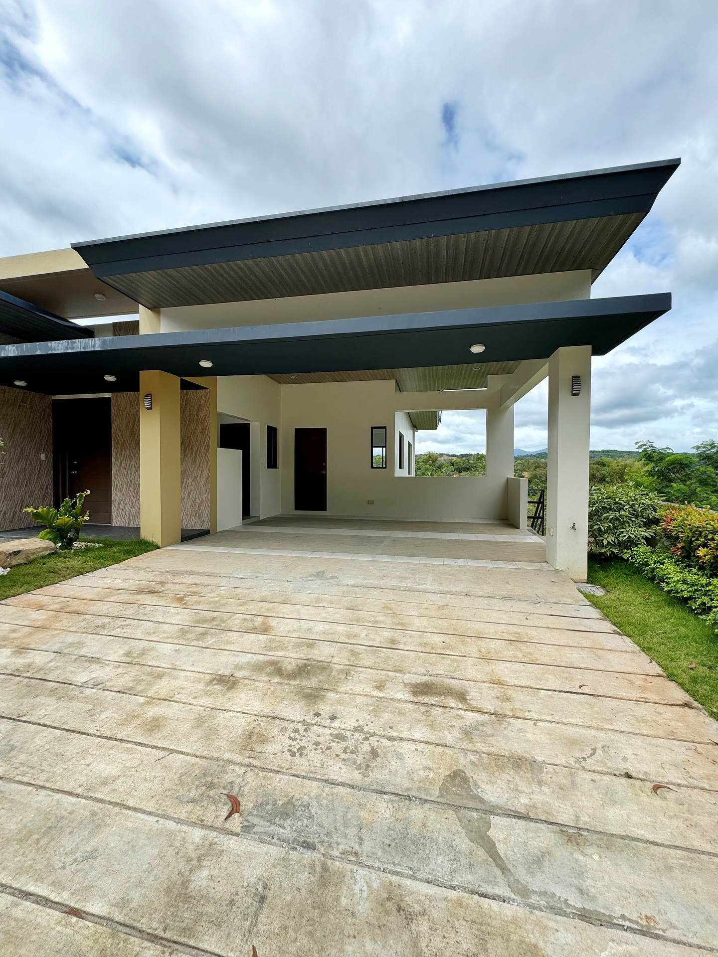 Brand New Modern House for Sale in w/ Mountain View in Sun Valley Estates photo 2