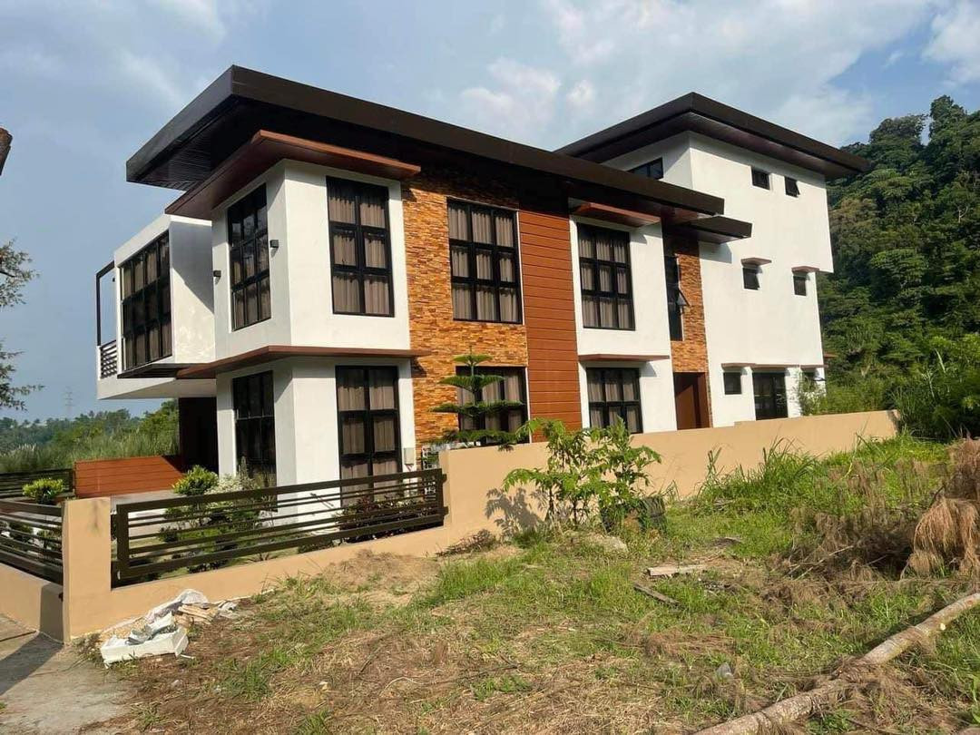 Astonishing House and Lot for Sale in Tagaytay photo 2