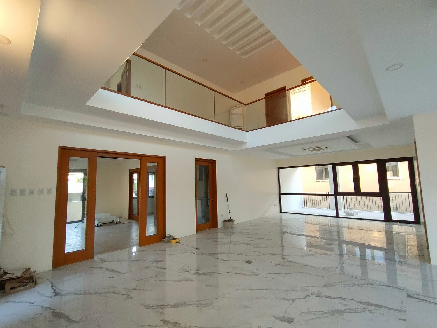 Brandnew Massive 3 Level Home in Portofino Vista Alabang photo 4