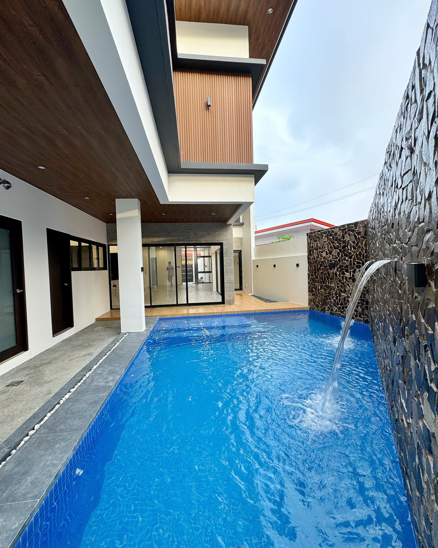 Brand New Modern House for Sale photo 2
