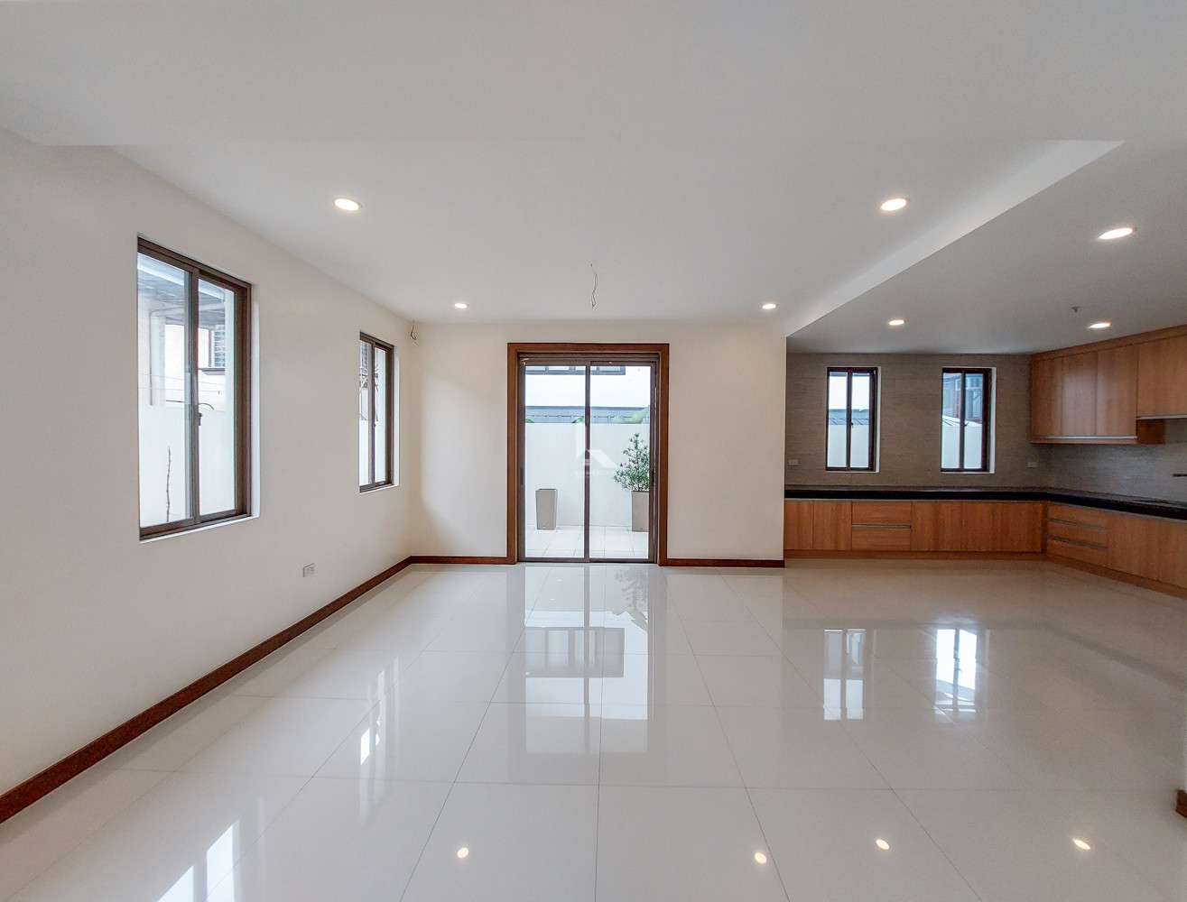 Contemporary House and Lot for Sale Located in BF Homes, Paranaque City photo 3