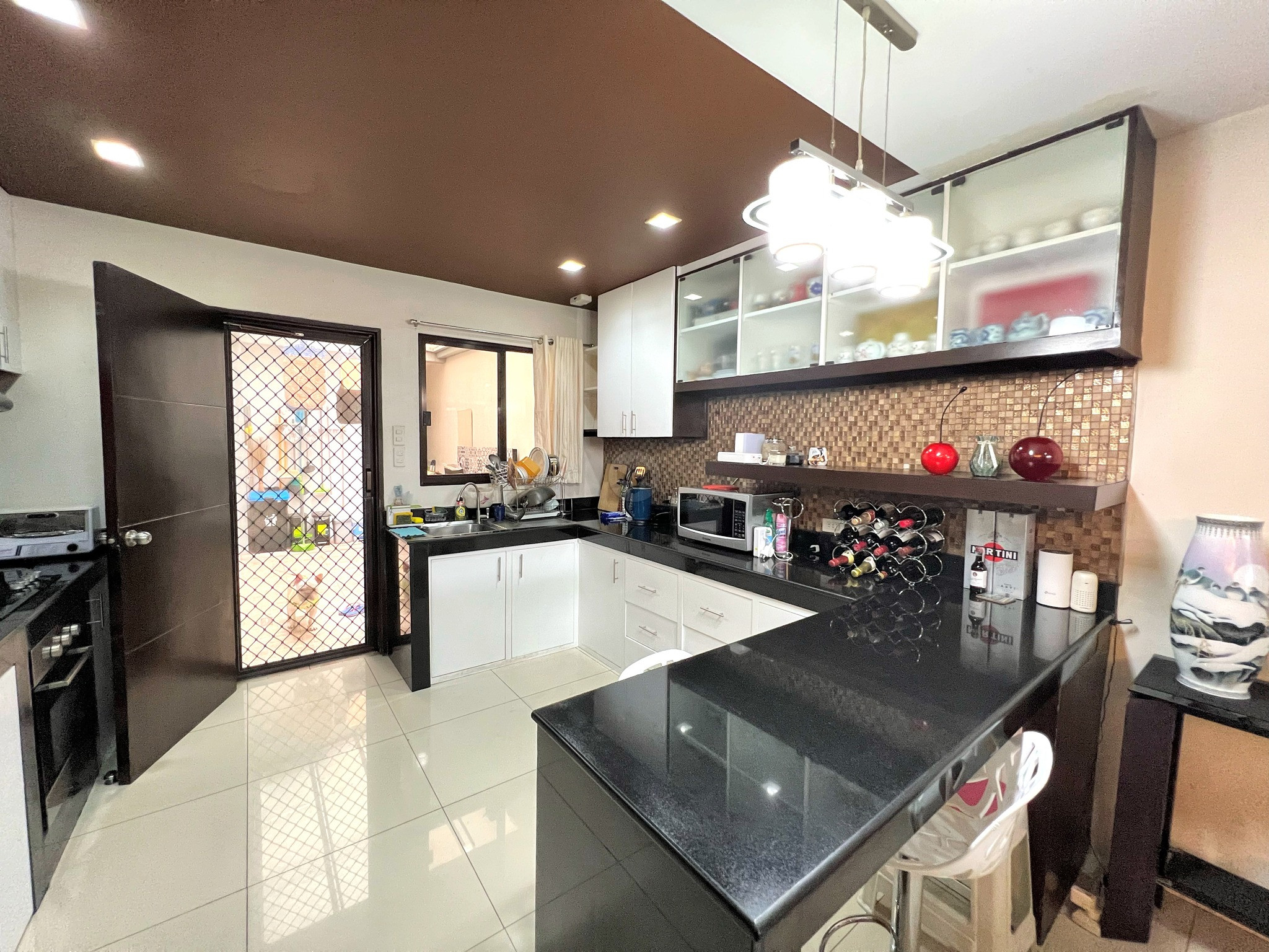 Cozy House and Lot for Sale photo 5