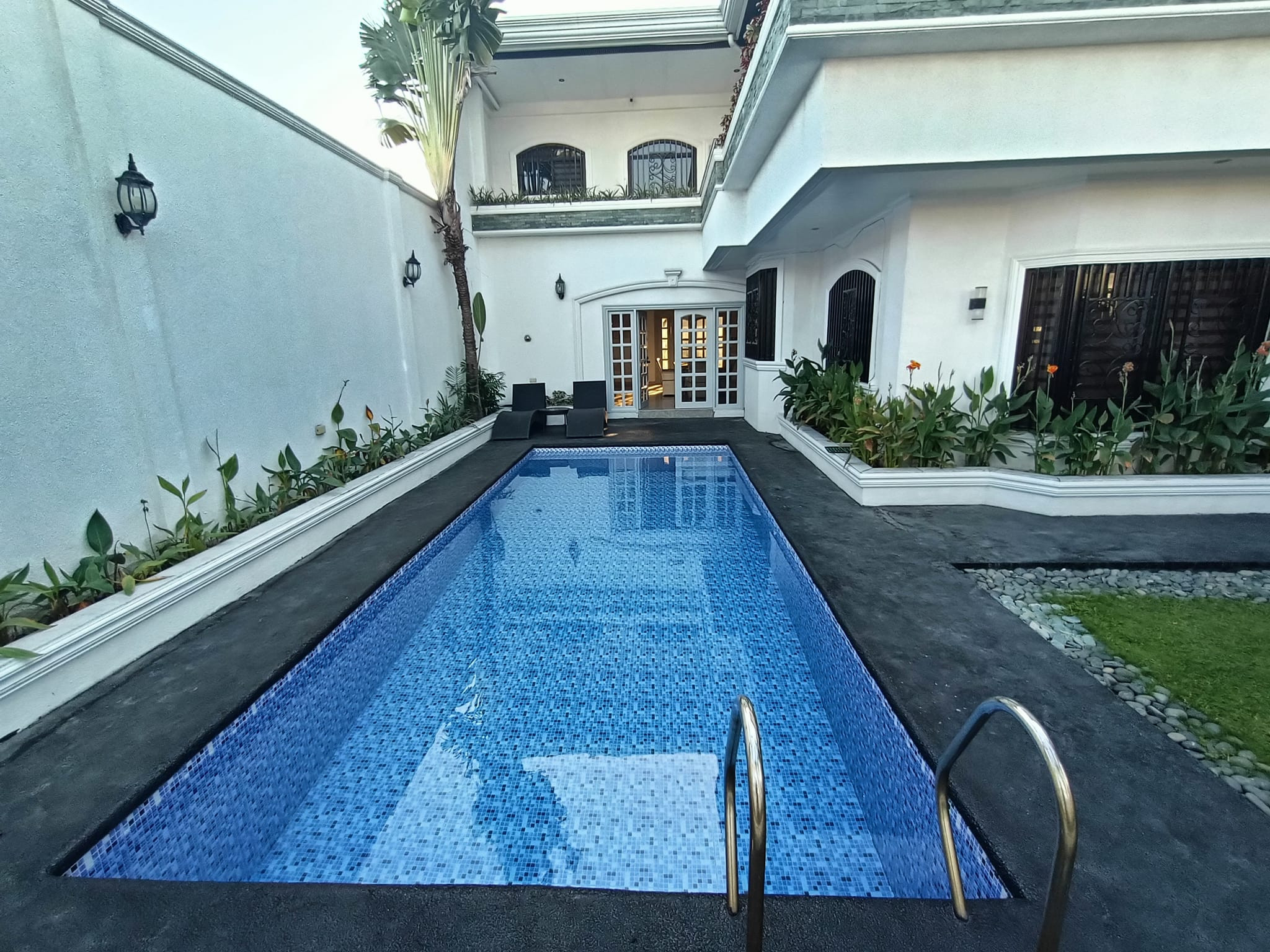 Stunning Furnished House and Lot with swimming pool in Angeles City, Pampanga photo 1