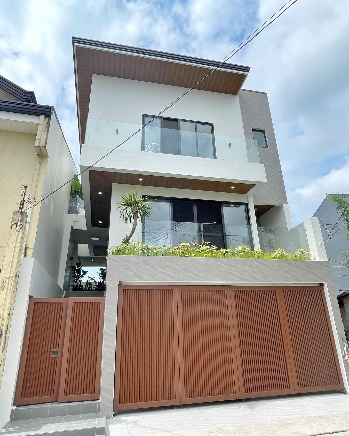 Brand New Modern House w/ Pool for Sale photo 1