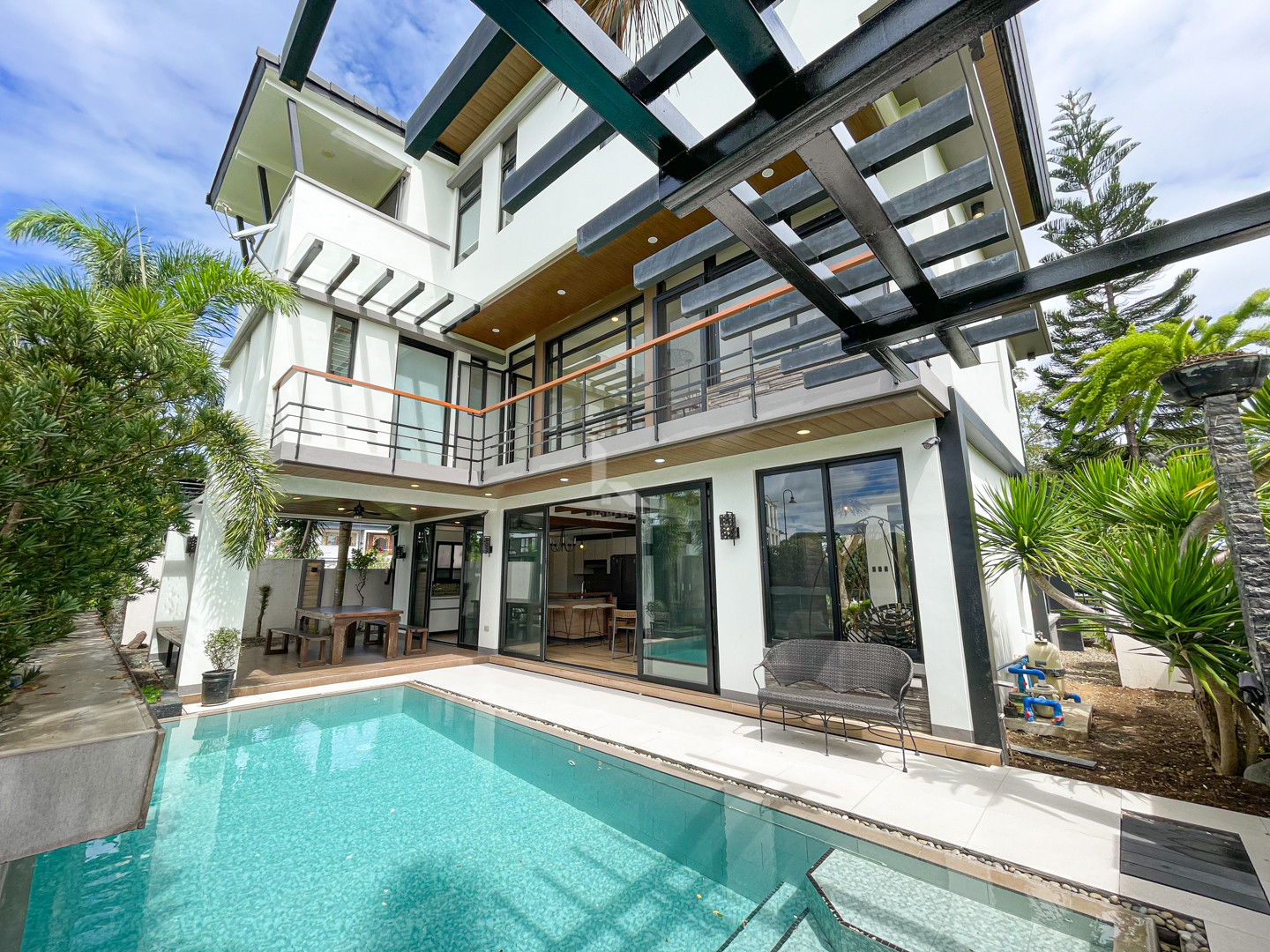 Astounding Fully Furnished Modern Home For Sale in The Mansion South Forbes photo 2