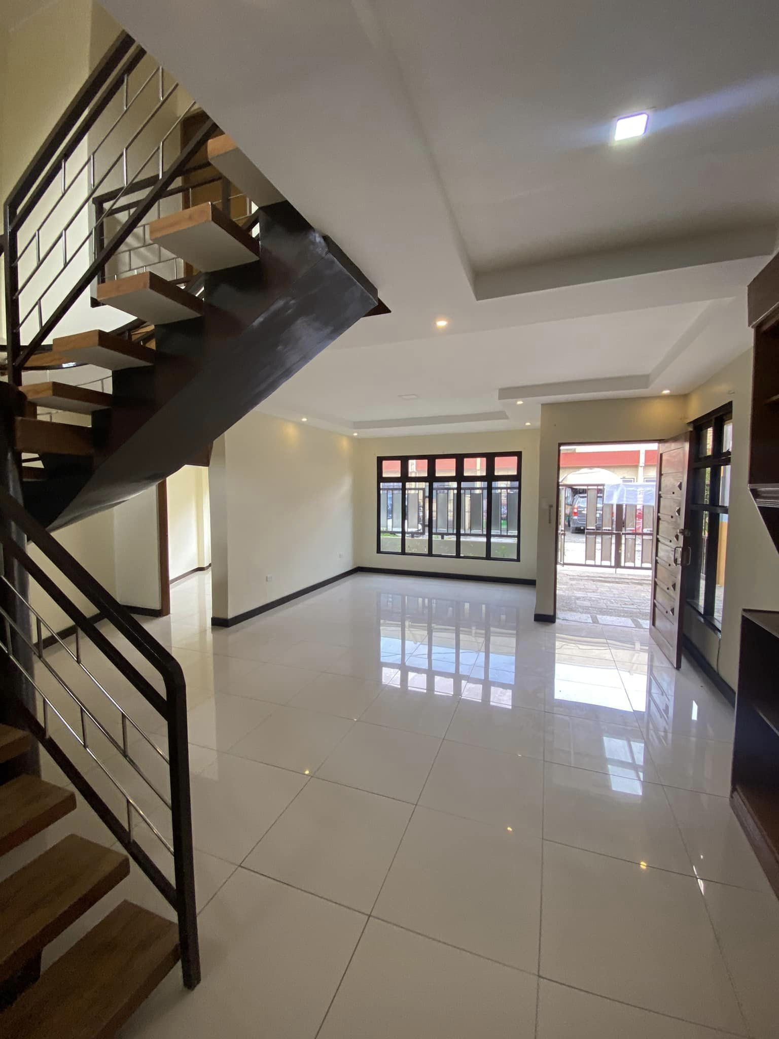 FOR SALE: House and Lot In Angela Village Las Pinas photo 4