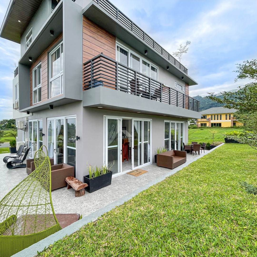 Stunning Modern Home with 360 Overlooking Taal View For Sale photo 2
