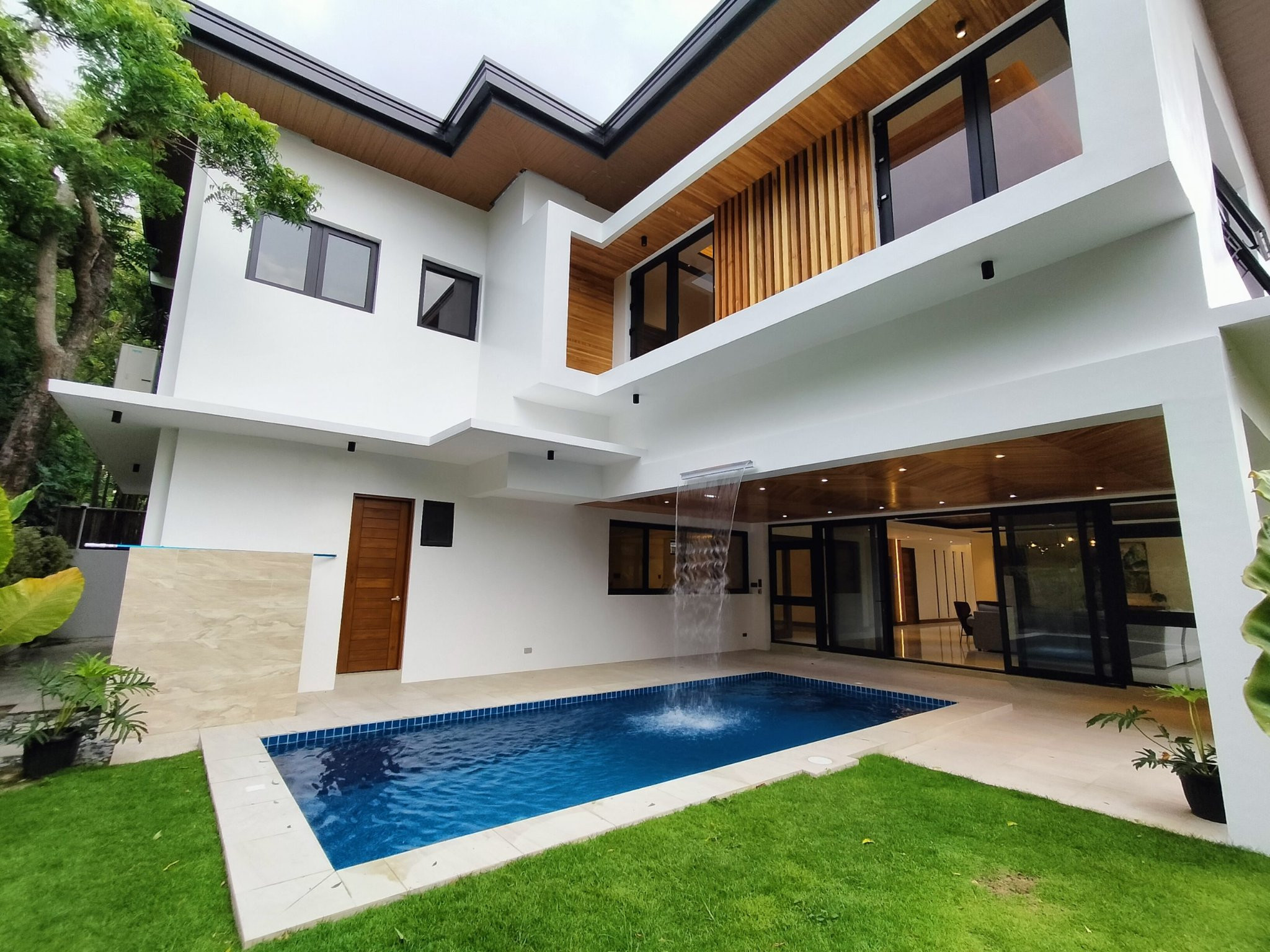 Ultra Modern Luxury Home For Sale in Ayala Alabang photo 1