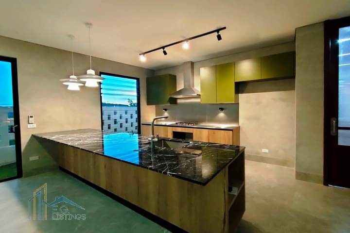 4 BEDROOM HOUSE WITH 3 CAR PARKING IN MANDAUE CEBU photo 5
