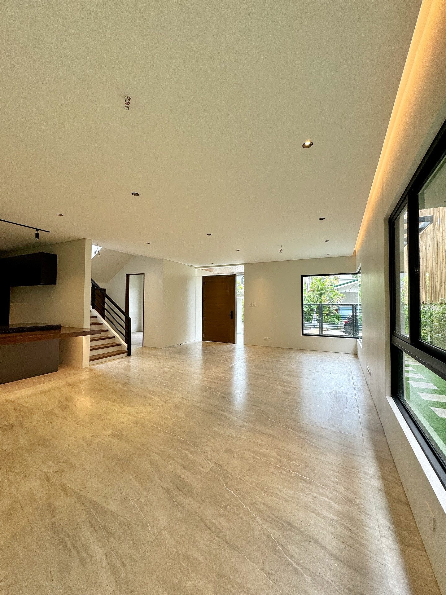 Brand New Modern House for Sale in BF Homes photo 2