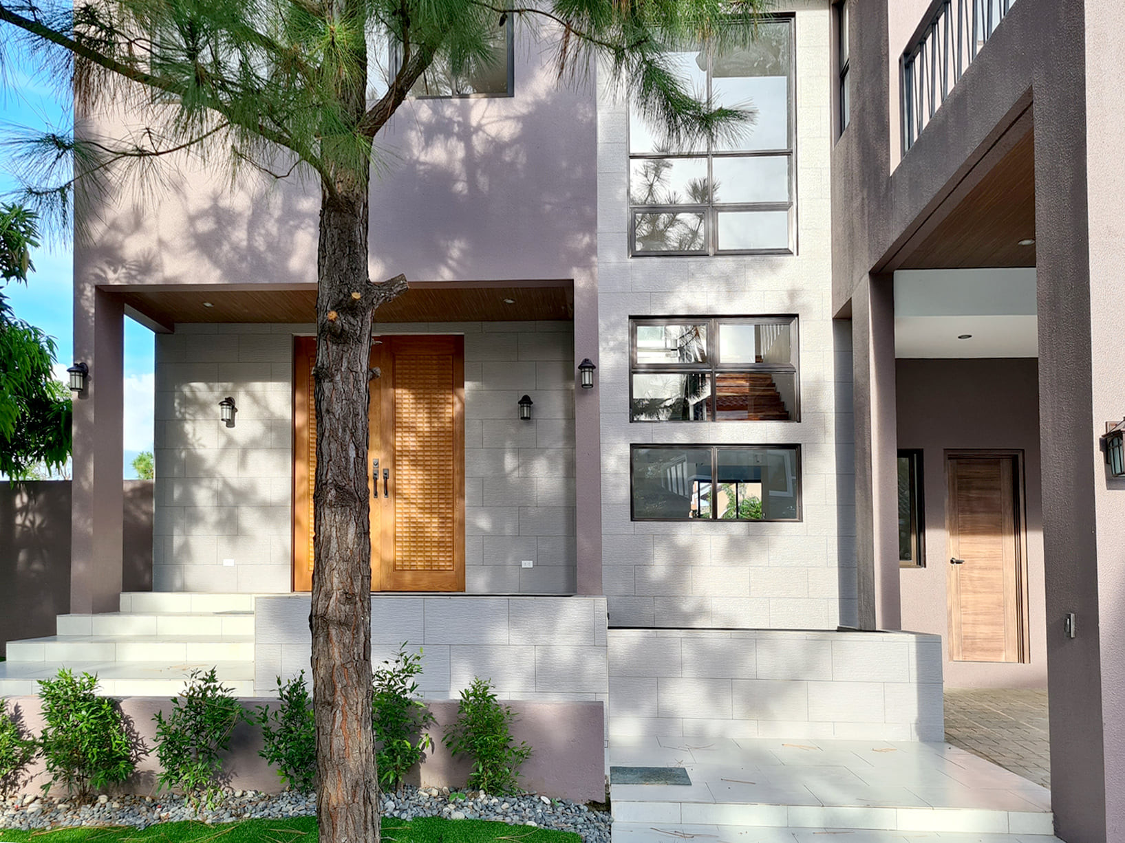 Luxurious Italian-inspired House for Sale in Portofino Heights in Vista, Alabang photo 2