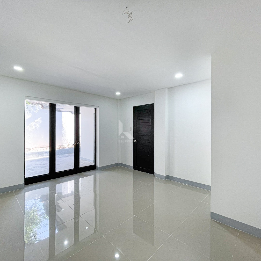 Sophisticated Newly Renovated House and Lot For Sale photo 5