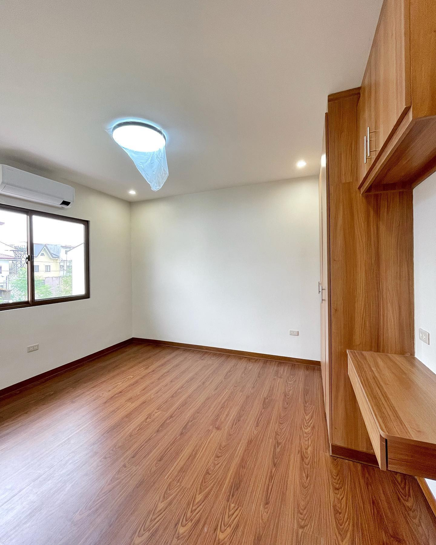 Beautiful Brand  New High-Ceiling House for Sale in Greenwoods Executive Village photo 4